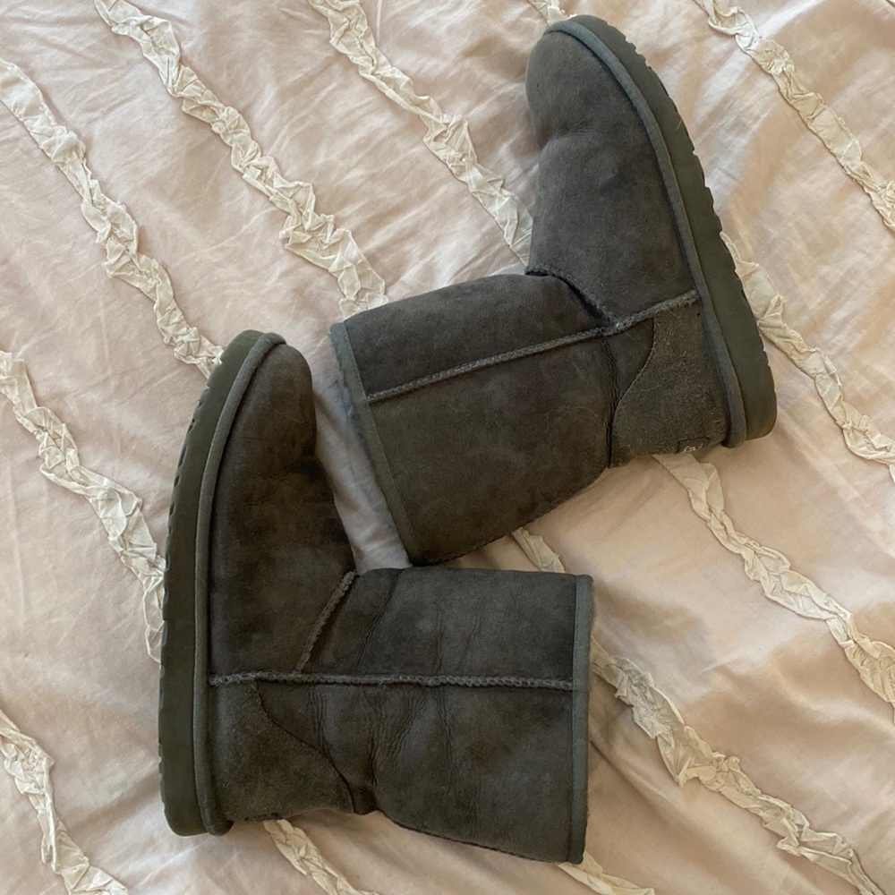 UGG Women’s Classic Short II